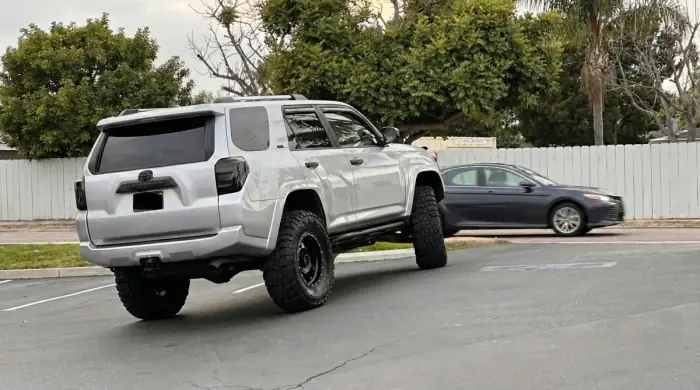 Toyota 4Runner plateada detallada