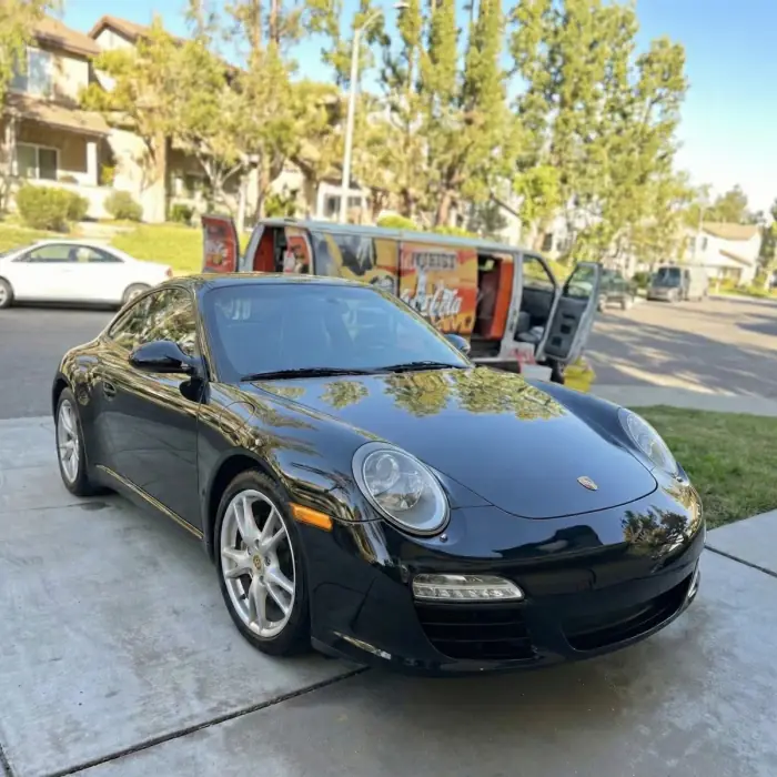 Corrección de pintura en un Porsche 911 negro
