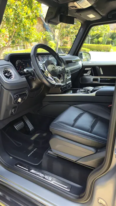 Habitáculo de un Mercedes Clase G después del detallado de interior