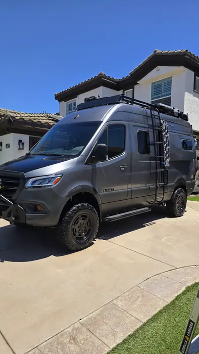 Camper Sprinter terminada, lista para entregar