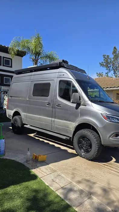 Segunda etapa del lavado de la camper Sprinter