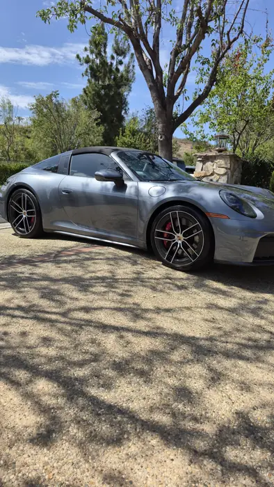 Porsche 911 Targa gris grafito de perfil, terminado