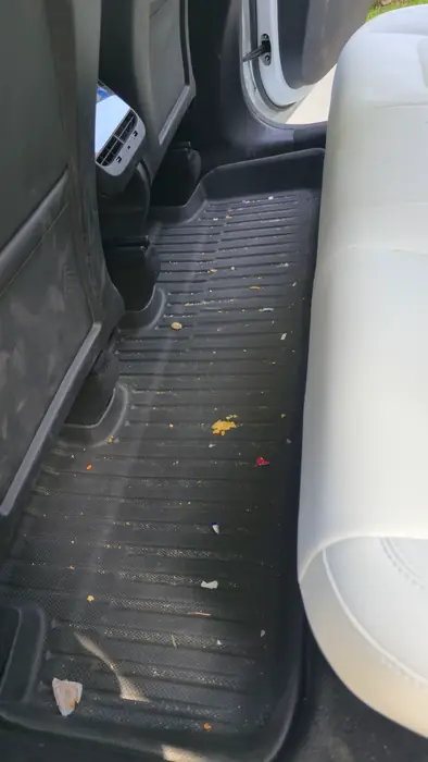 Segunda toma del interior del Tesla antes de trabajarlo
