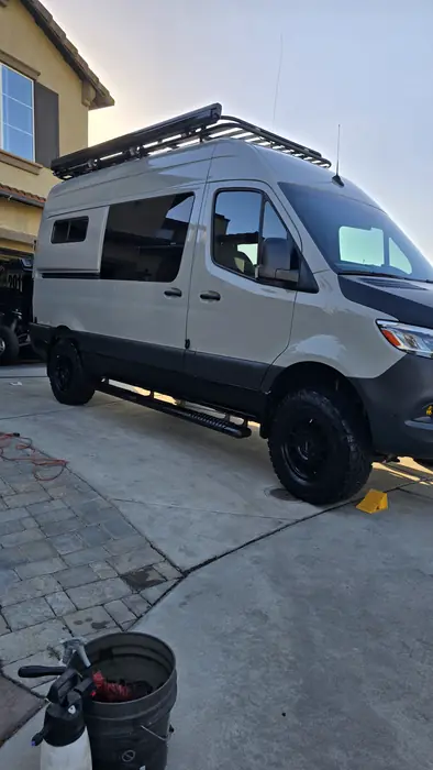 Camper Sprinter color arena terminada, vista trasera